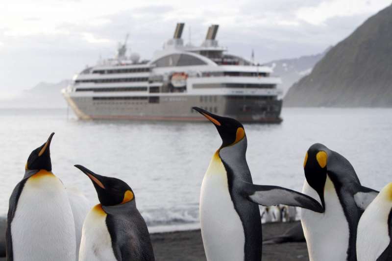 Croaziera 2028 - Europa de Nord (Nuuk, Groenlanda) - Ponant - Le Boreal - 19 nopti