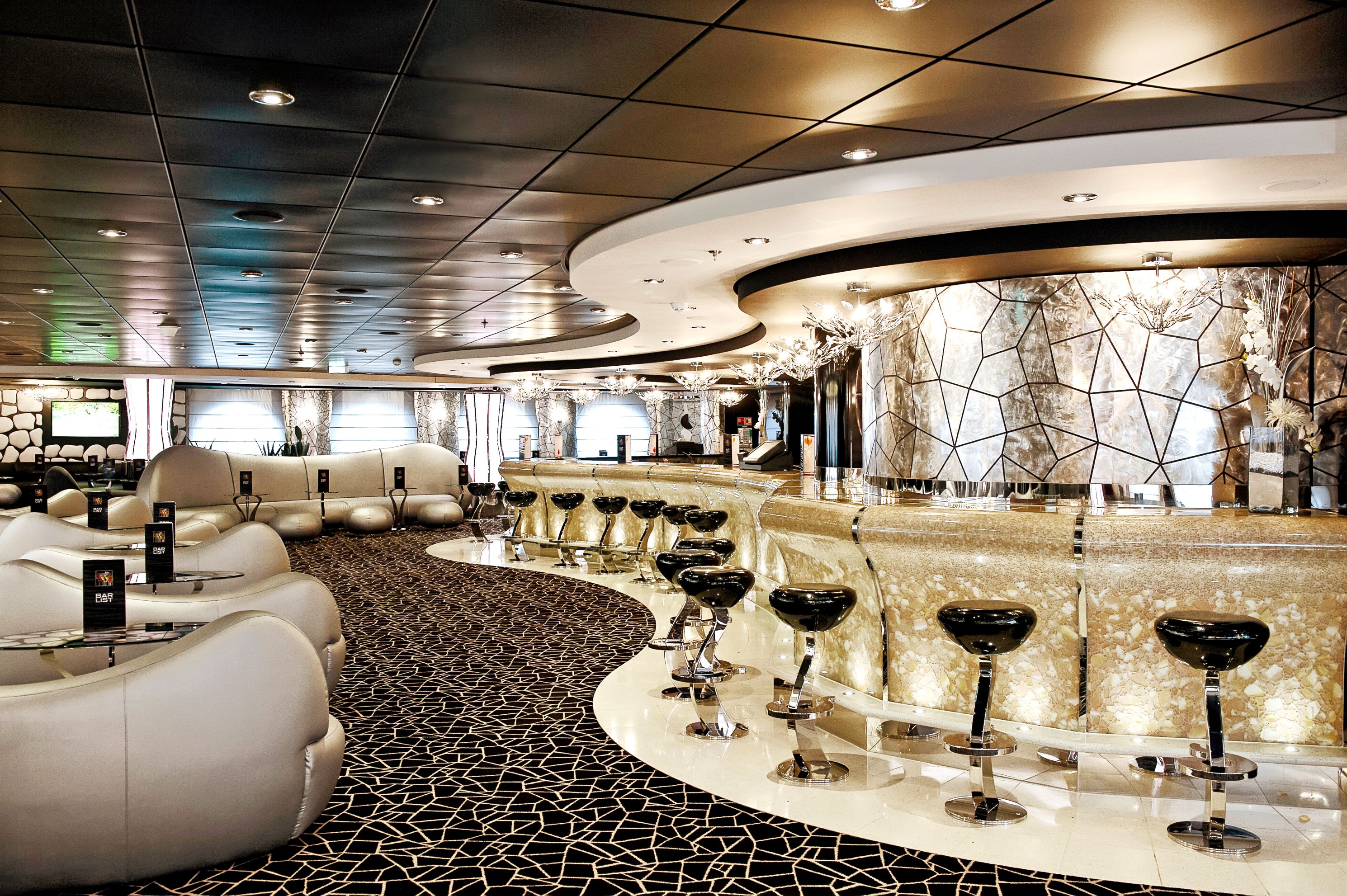 Croaziera 2026 - Repozitionari si Transoceanic (Genova, Italia) - MSC Cruises - MSC Divina - 16 nopti